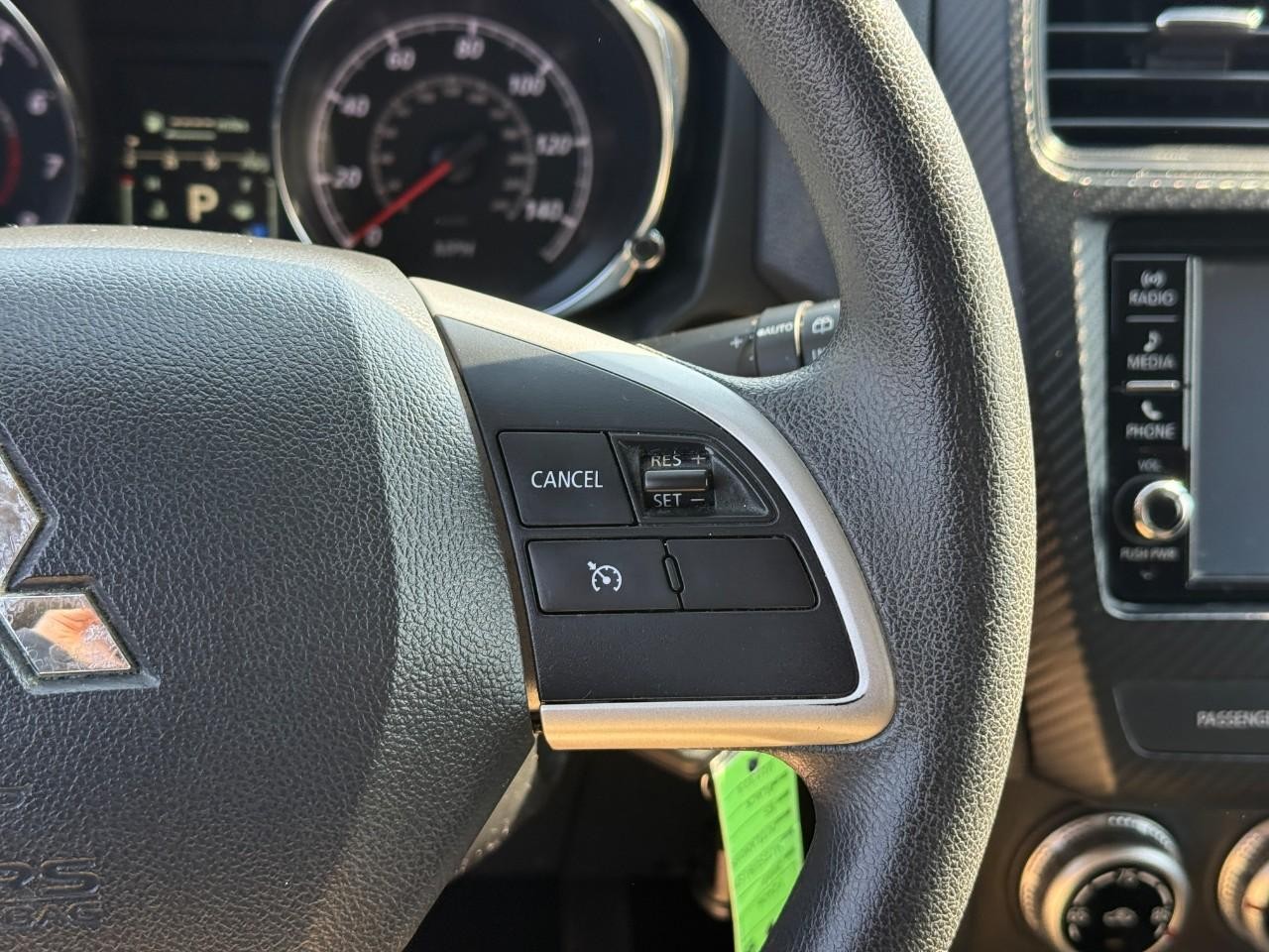 Mitsubishi Outlander Sport Vehicle Full-screen Gallery Image 21