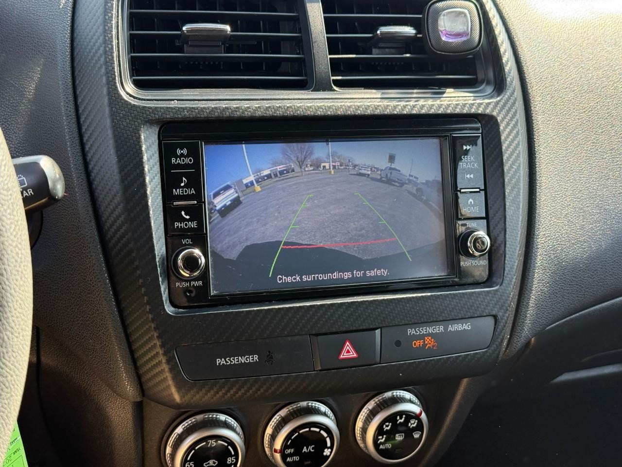 Mitsubishi Outlander Sport Vehicle Full-screen Gallery Image 24