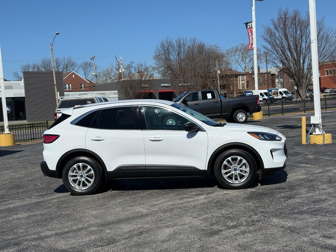 Ford Escape Vehicle Full-screen Gallery Image 05