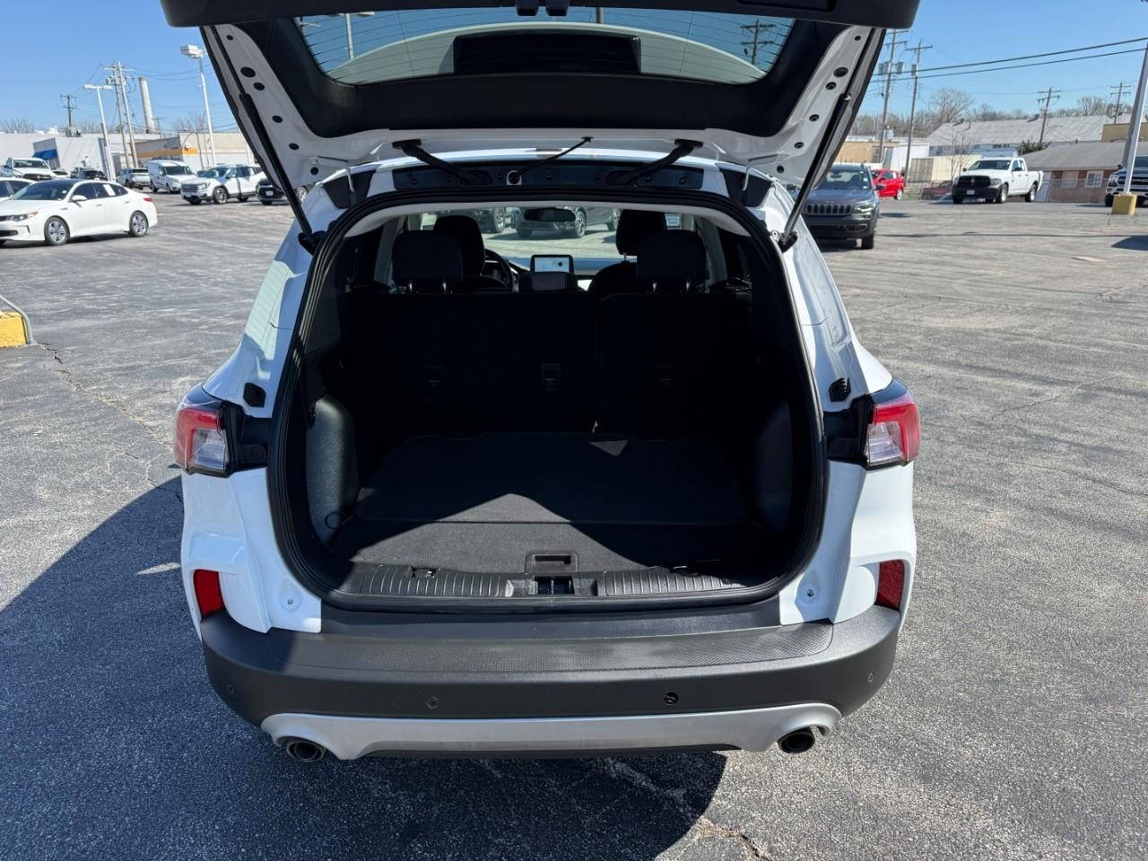 Ford Escape Vehicle Full-screen Gallery Image 07