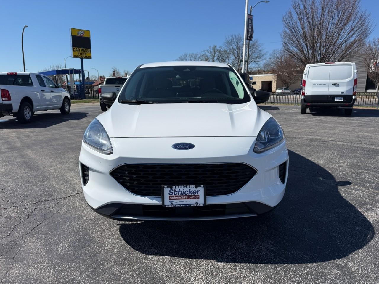 Ford Escape Vehicle Full-screen Gallery Image 09