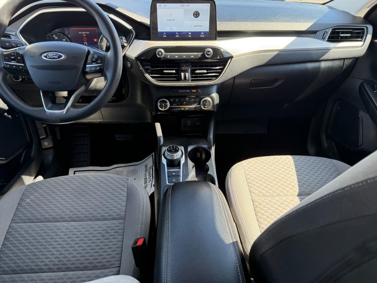 Ford Escape Vehicle Full-screen Gallery Image 11