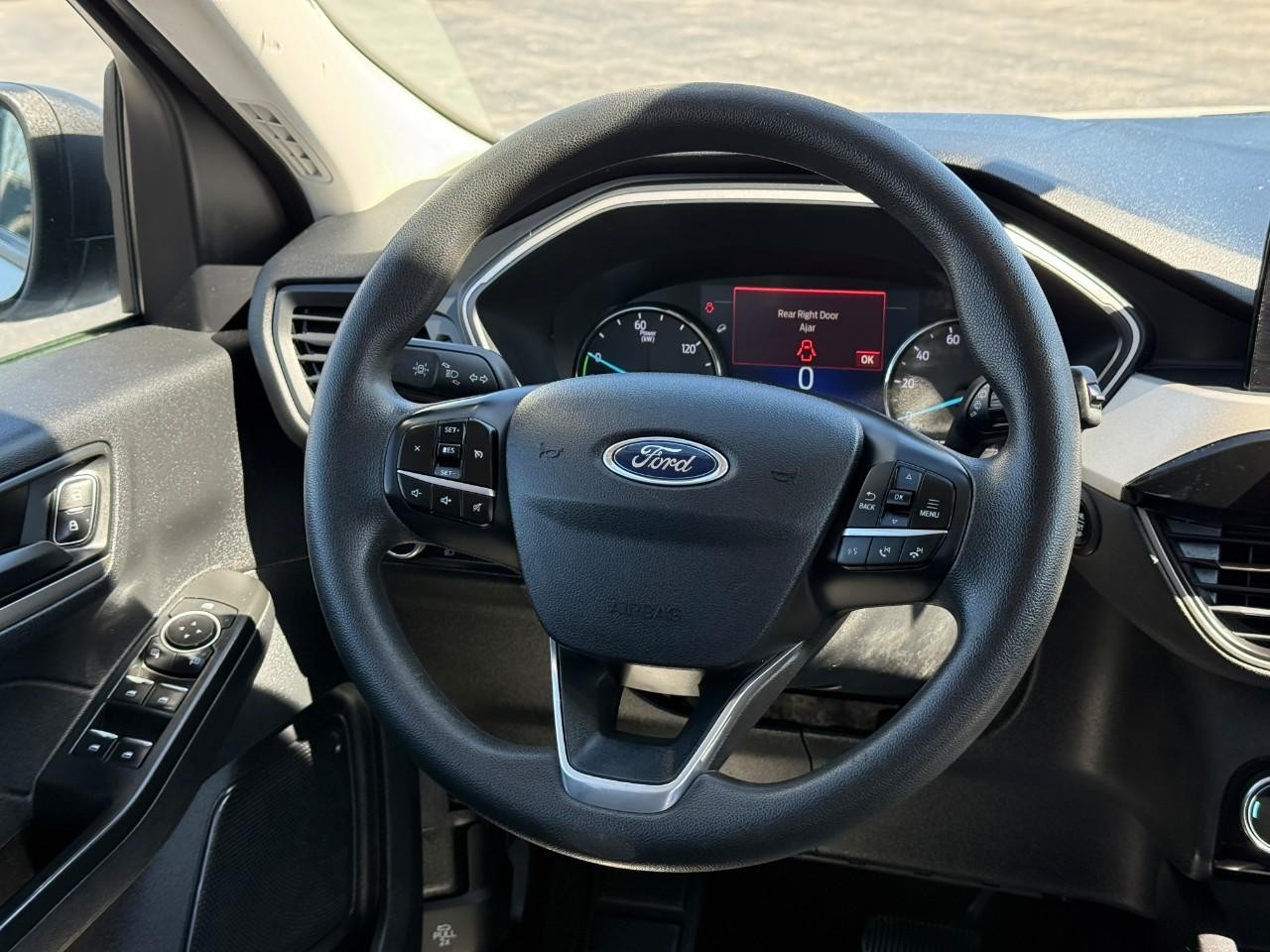 Ford Escape Vehicle Full-screen Gallery Image 12