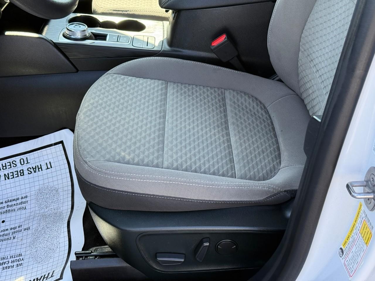 Ford Escape Vehicle Full-screen Gallery Image 17