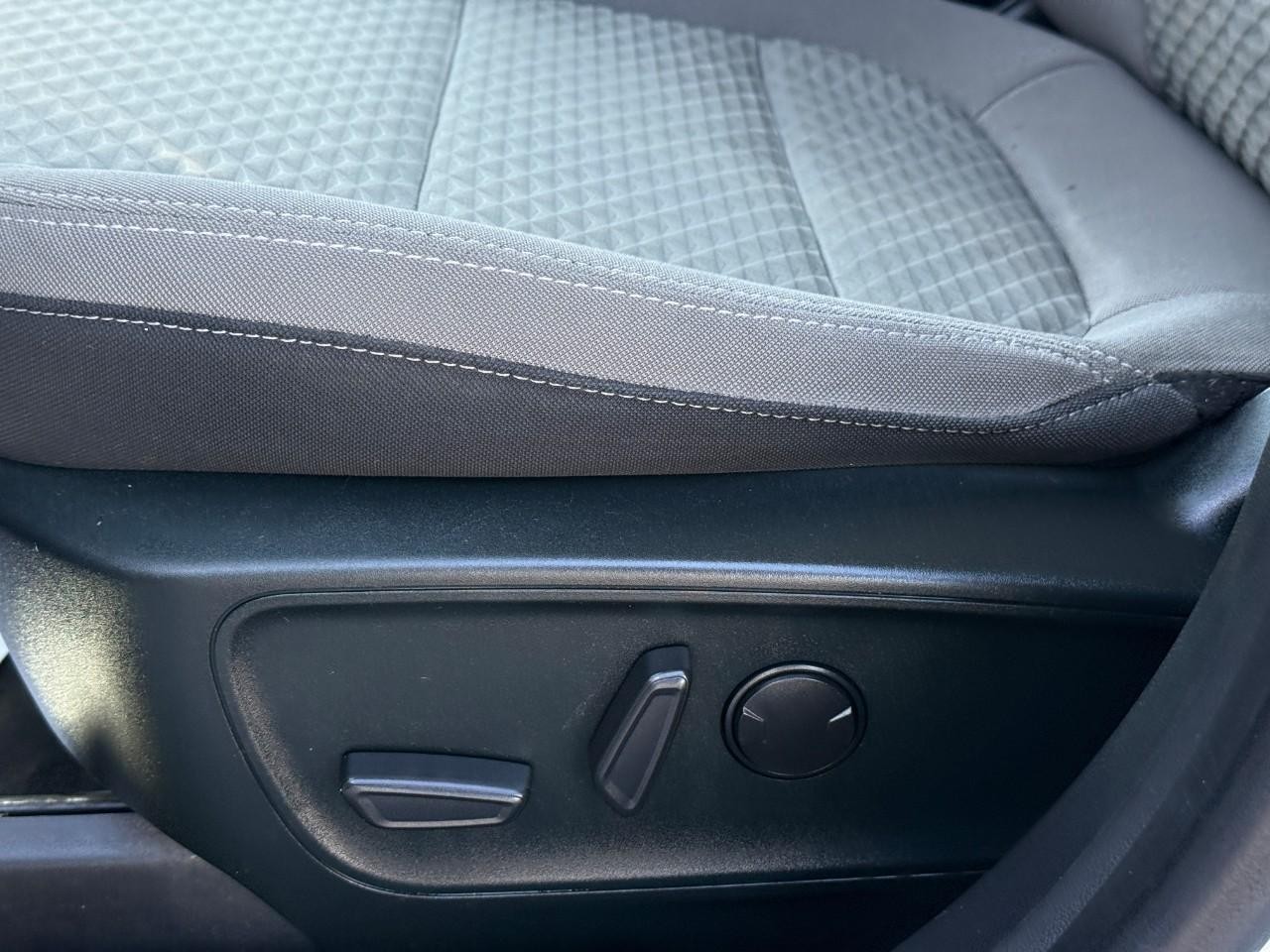 Ford Escape Vehicle Full-screen Gallery Image 18