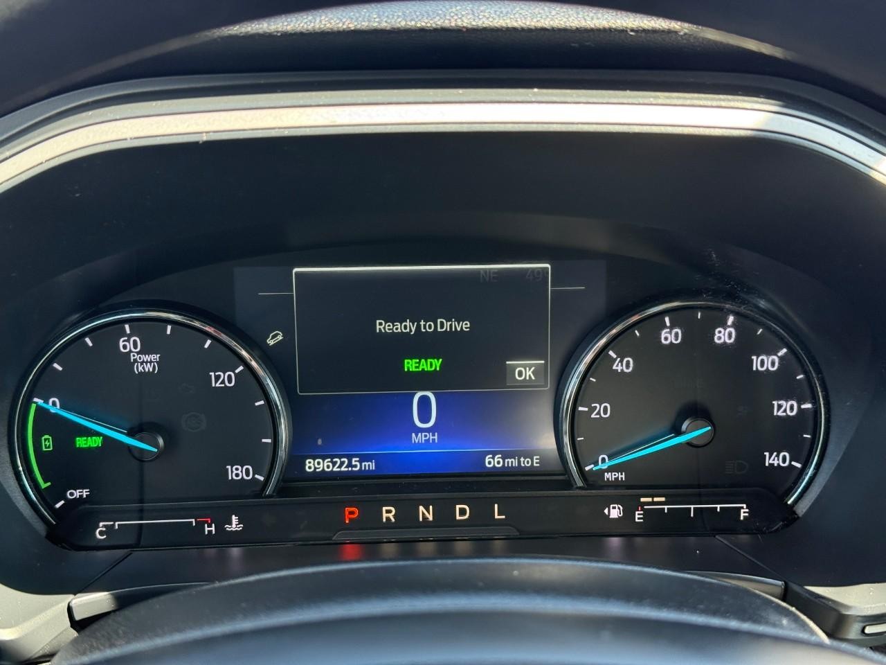 Ford Escape Vehicle Full-screen Gallery Image 21