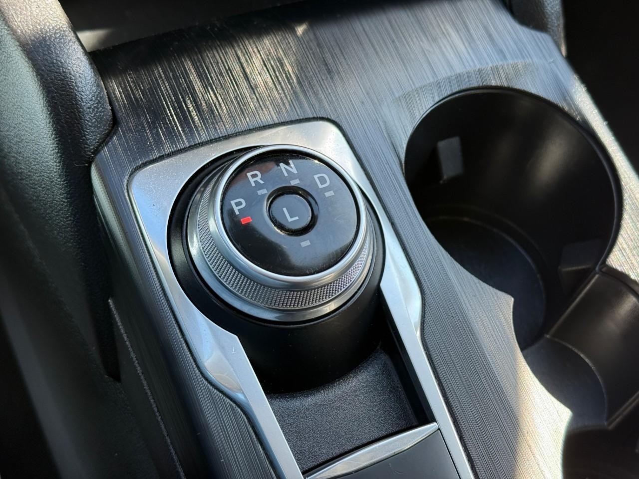 Ford Escape Vehicle Full-screen Gallery Image 22