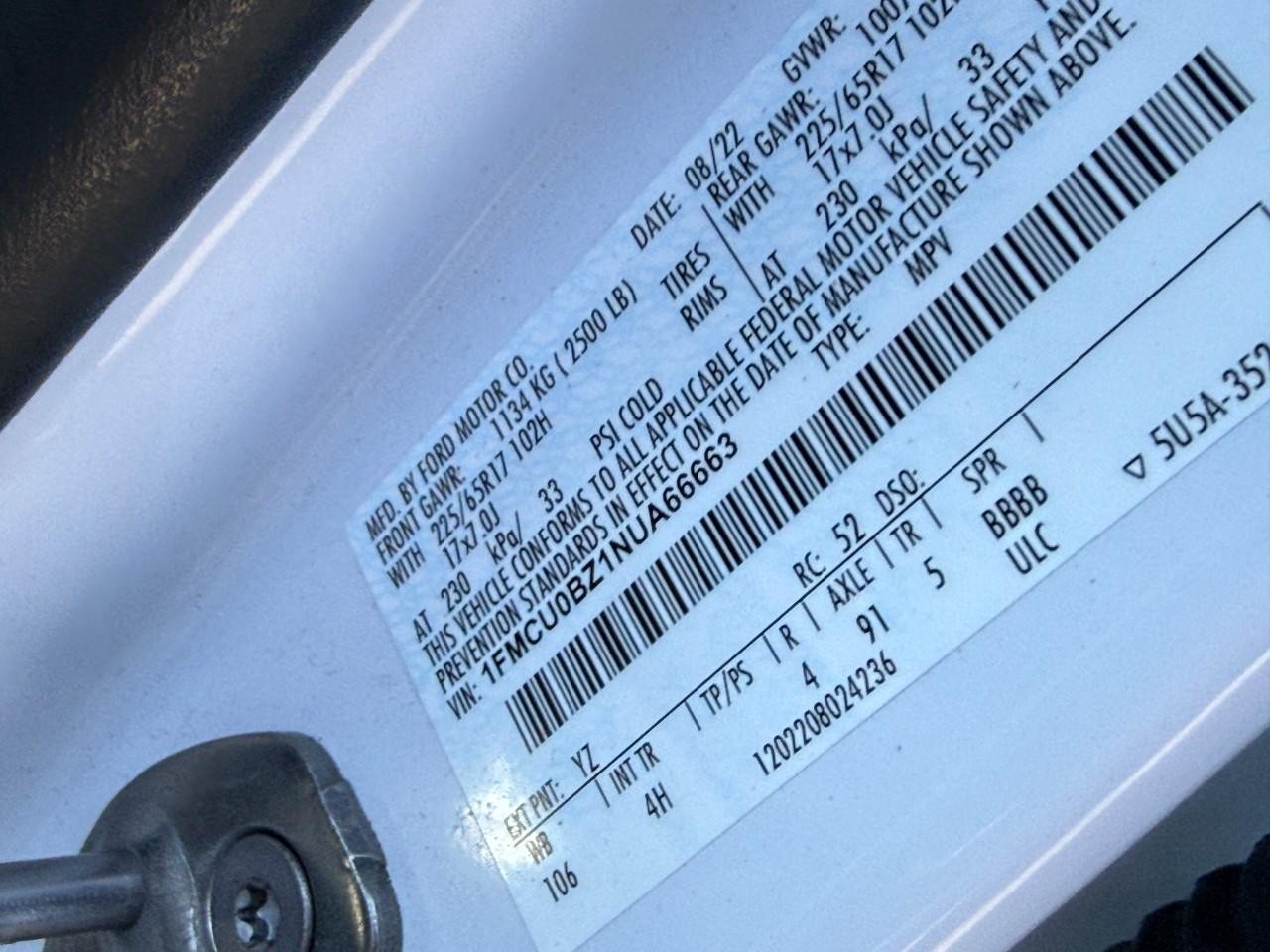 Ford Escape Vehicle Full-screen Gallery Image 24