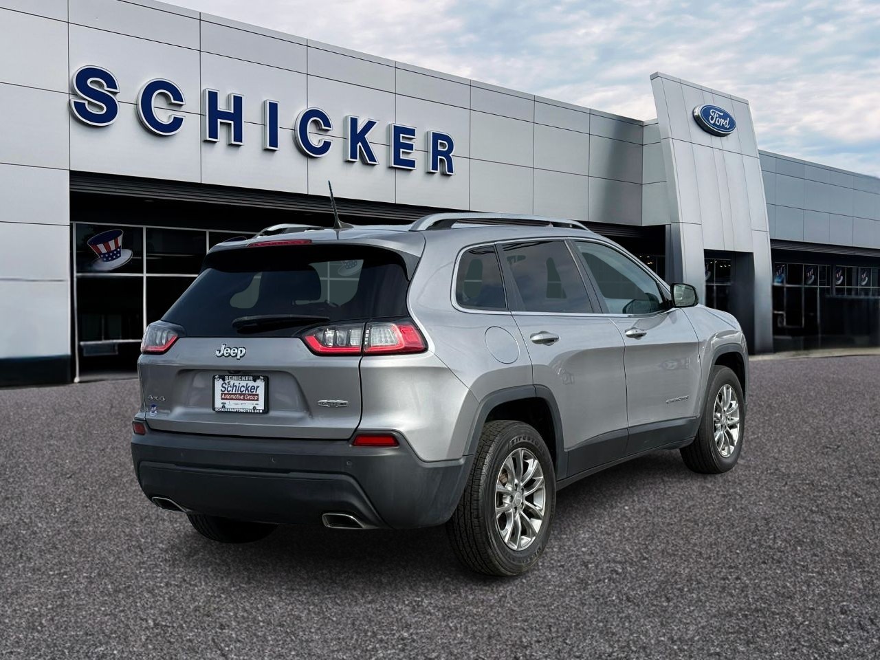 Jeep Cherokee Vehicle Full-screen Gallery Image 02