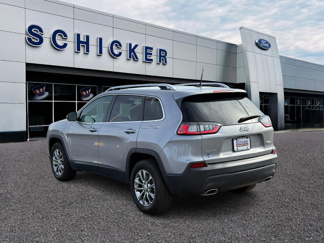 Jeep Cherokee Vehicle Full-screen Gallery Image 03