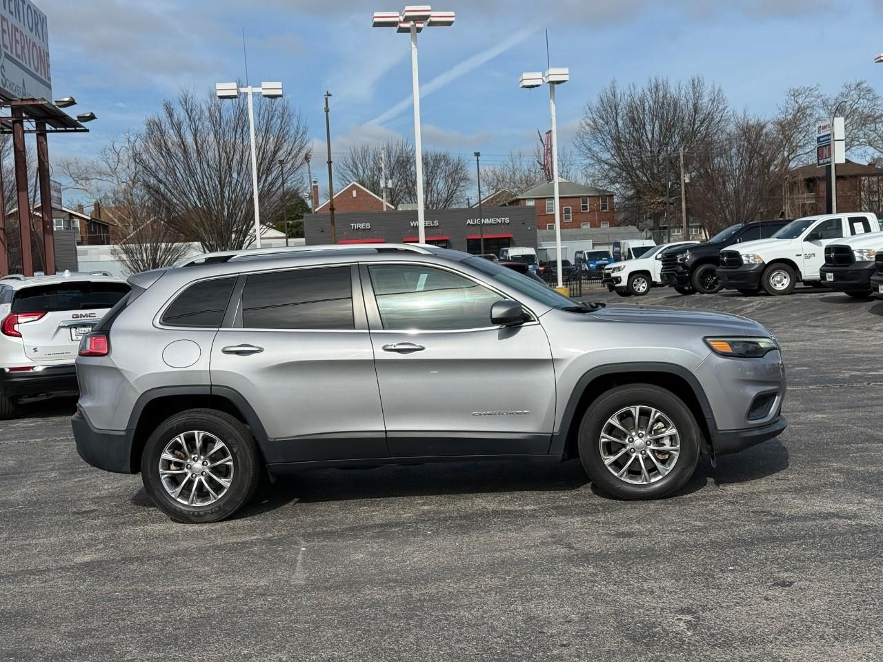 Jeep Cherokee Vehicle Full-screen Gallery Image 05