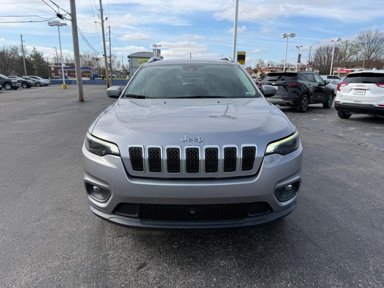 Jeep Cherokee Vehicle Full-screen Gallery Image 09