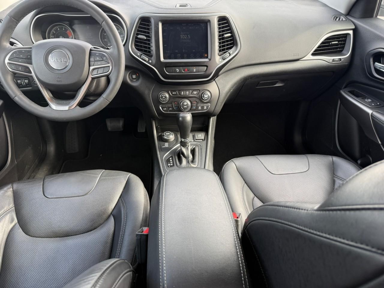 Jeep Cherokee Vehicle Full-screen Gallery Image 11