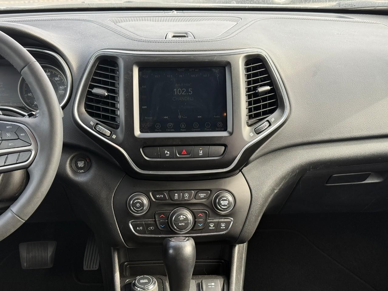 Jeep Cherokee Vehicle Full-screen Gallery Image 13