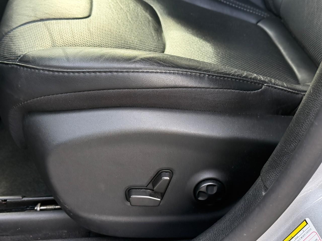 Jeep Cherokee Vehicle Full-screen Gallery Image 17