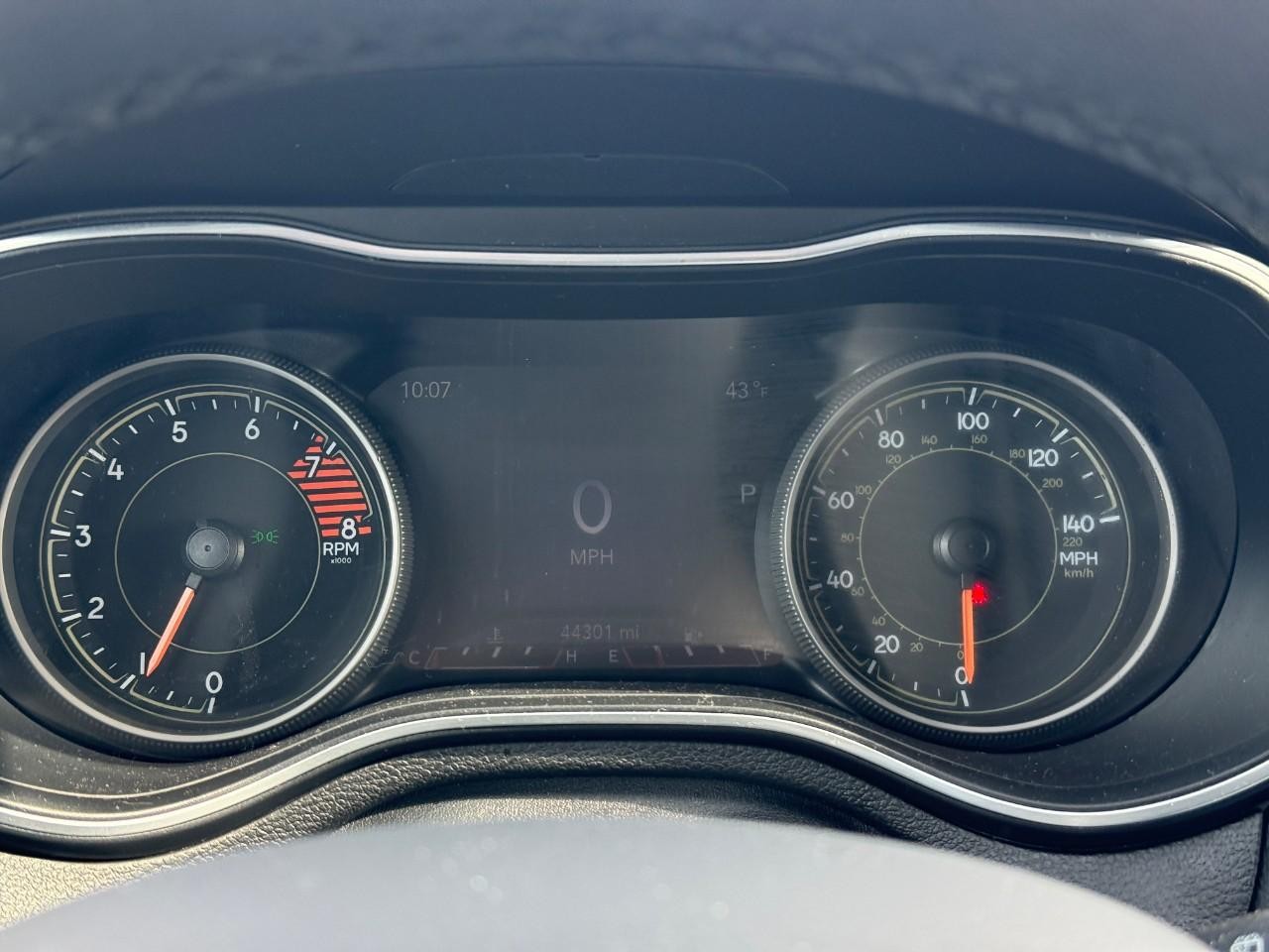 Jeep Cherokee Vehicle Full-screen Gallery Image 22