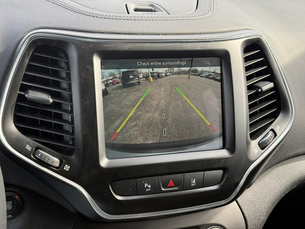 Jeep Cherokee Vehicle Full-screen Gallery Image 23