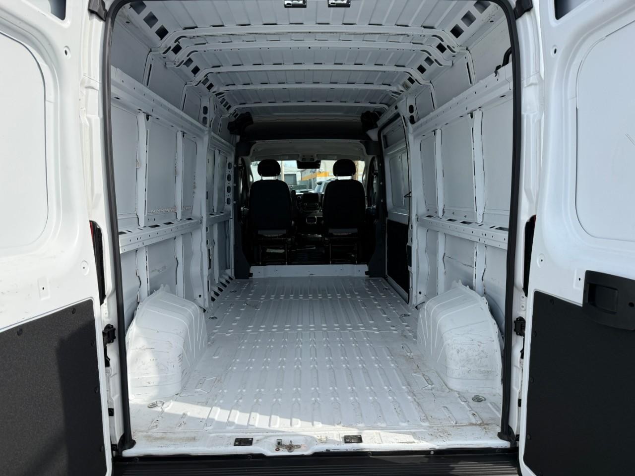 Ram ProMaster Cargo Van Vehicle Full-screen Gallery Image 07