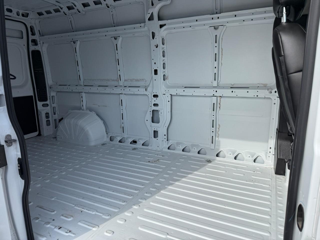 Ram ProMaster Cargo Van Vehicle Full-screen Gallery Image 10