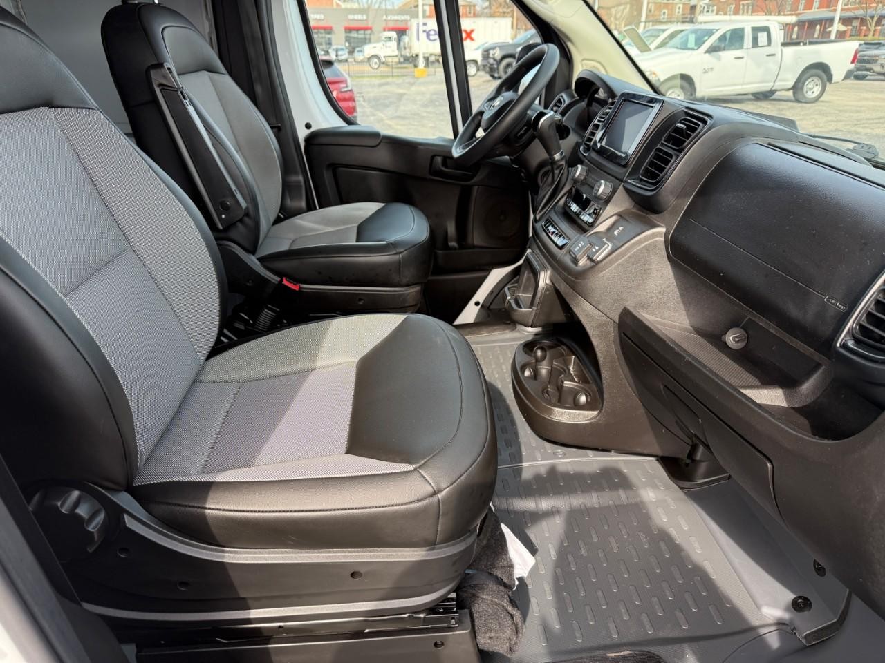 Ram ProMaster Cargo Van Vehicle Full-screen Gallery Image 11