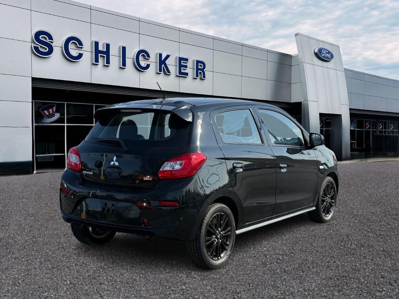 Mitsubishi Mirage Vehicle Full-screen Gallery Image 02