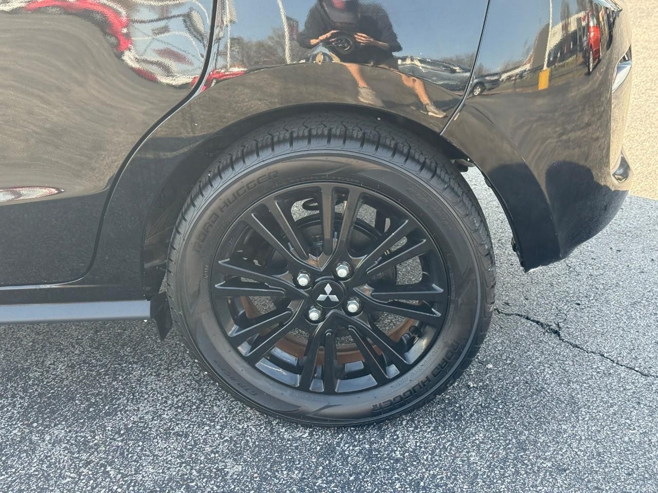 Mitsubishi Mirage Vehicle Full-screen Gallery Image 06