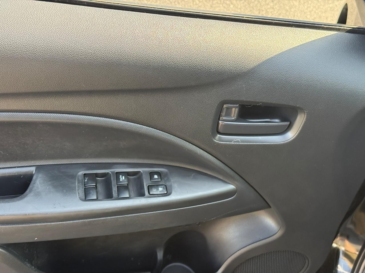 Mitsubishi Mirage Vehicle Full-screen Gallery Image 16