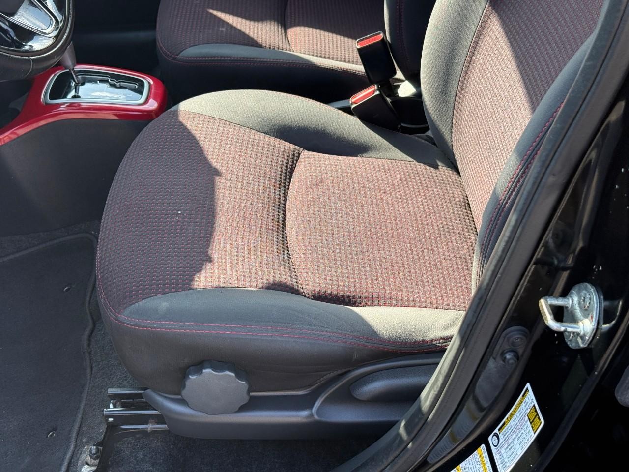 Mitsubishi Mirage Vehicle Full-screen Gallery Image 17