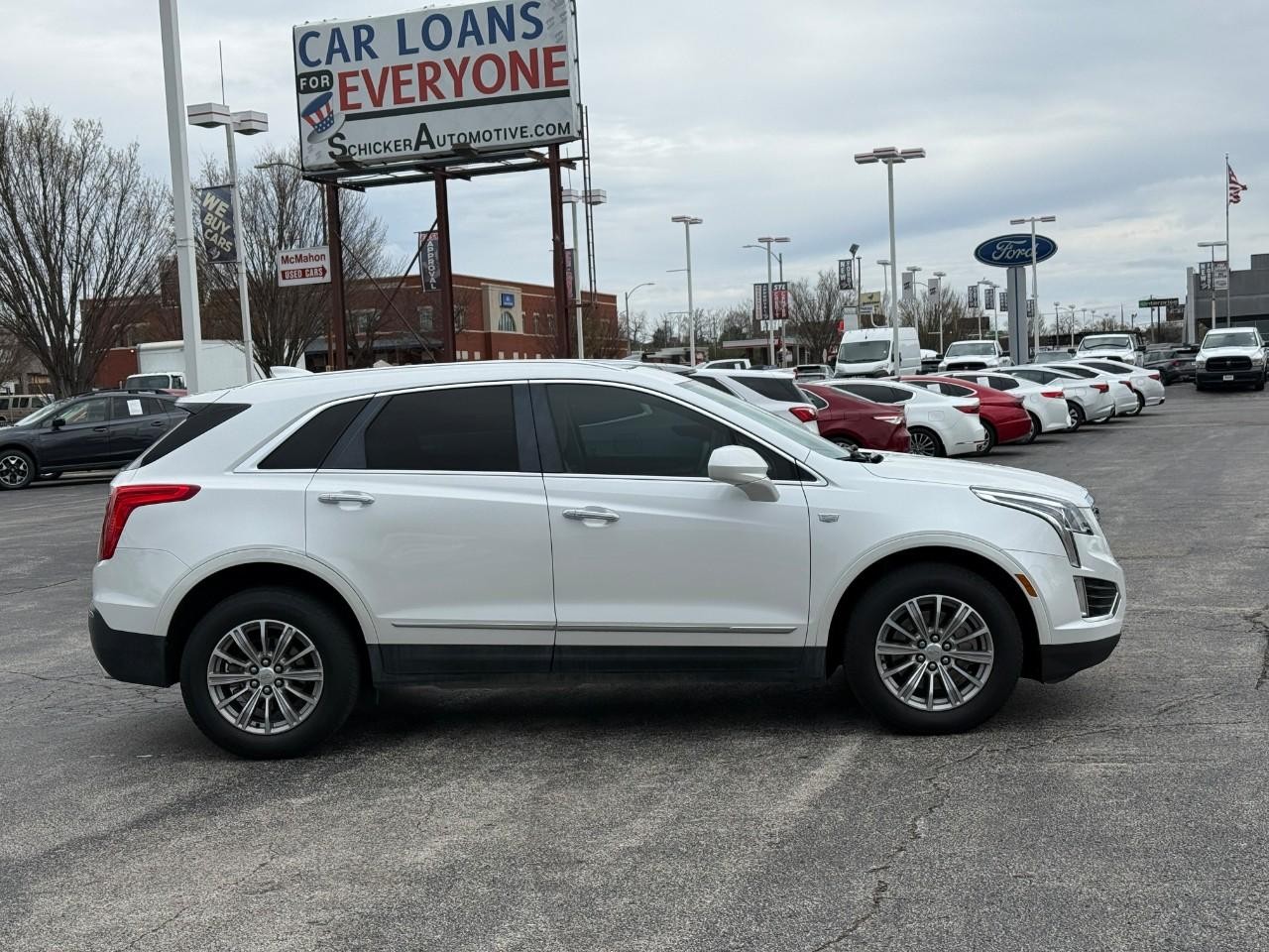 Cadillac XT5 Vehicle Full-screen Gallery Image 05