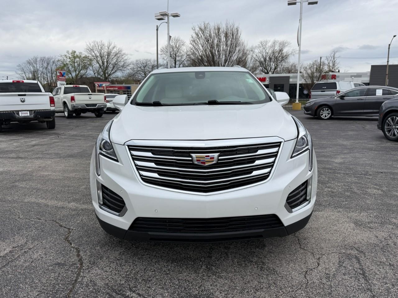 Cadillac XT5 Vehicle Full-screen Gallery Image 09