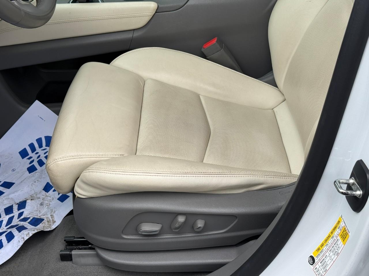 Cadillac XT5 Vehicle Full-screen Gallery Image 18