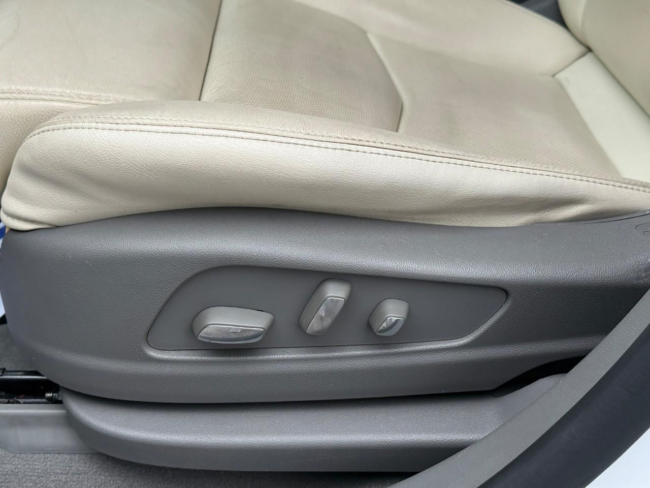 Cadillac XT5 Vehicle Full-screen Gallery Image 19