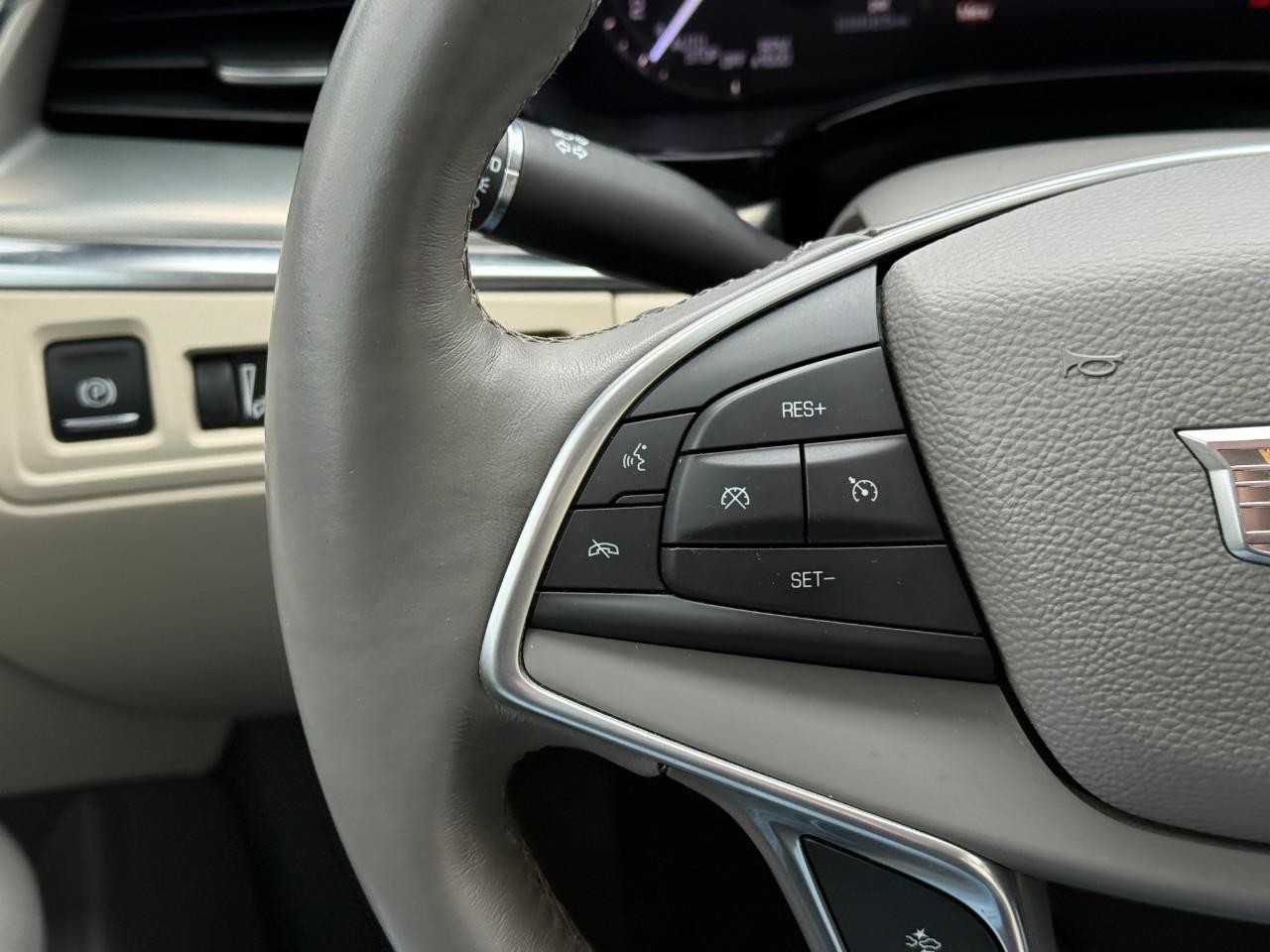 Cadillac XT5 Vehicle Full-screen Gallery Image 20