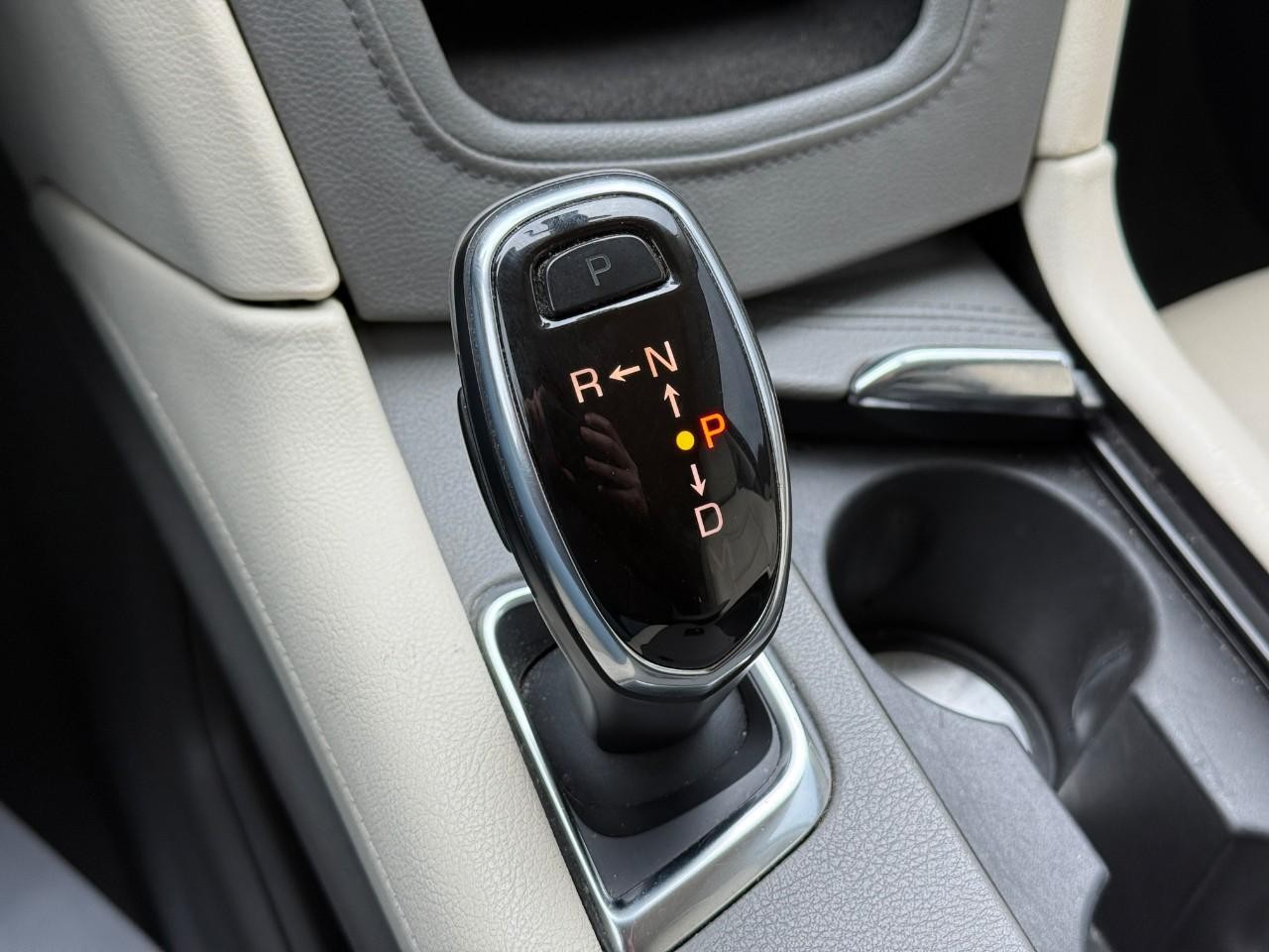 Cadillac XT5 Vehicle Full-screen Gallery Image 23