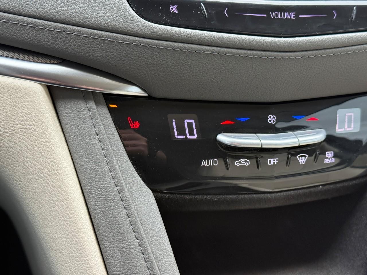 Cadillac XT5 Vehicle Full-screen Gallery Image 24