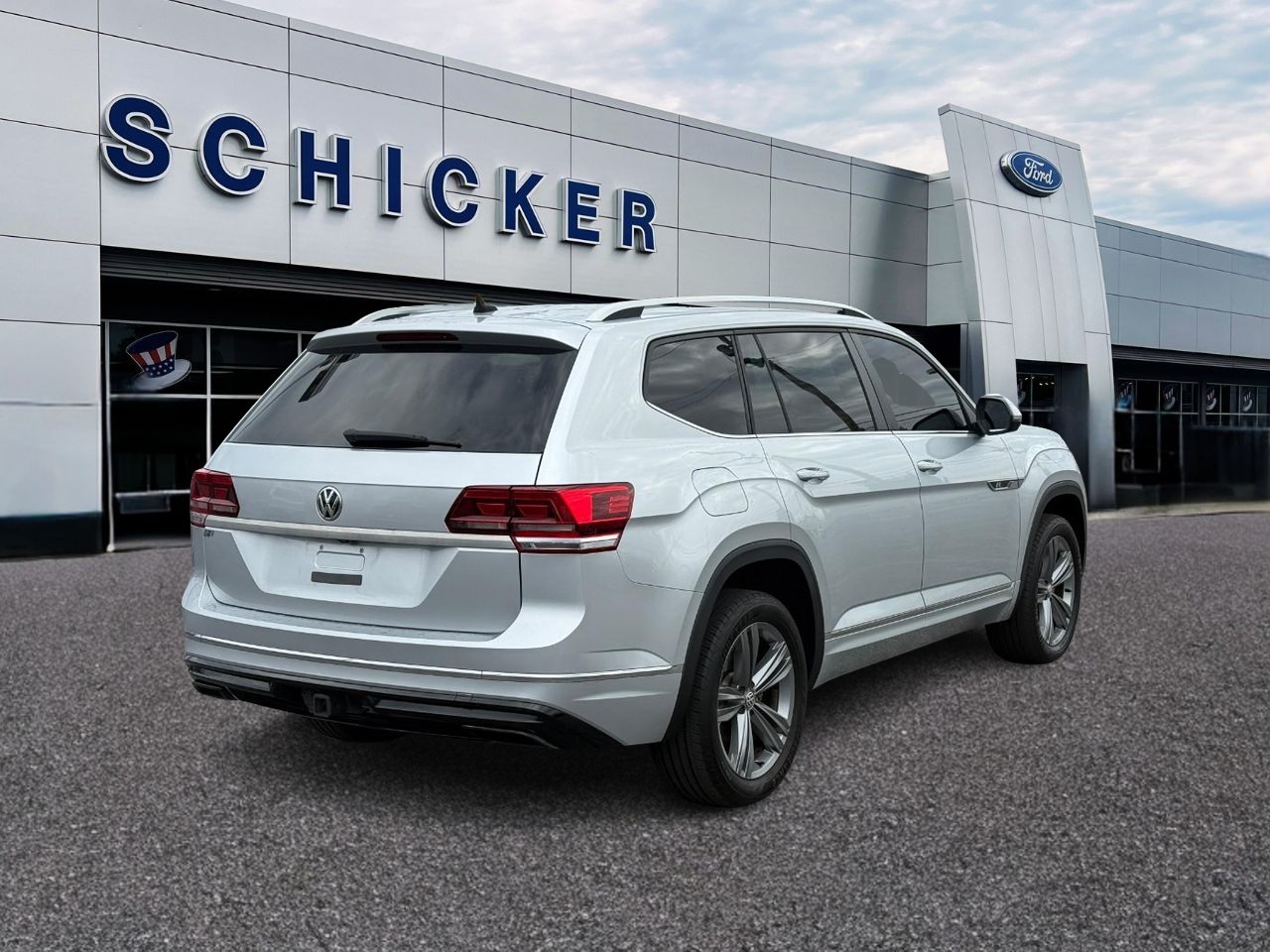 Volkswagen Atlas Vehicle Full-screen Gallery Image 02