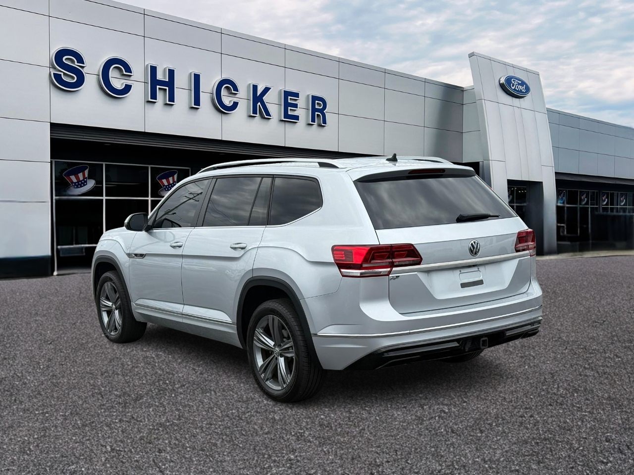 Volkswagen Atlas Vehicle Full-screen Gallery Image 03