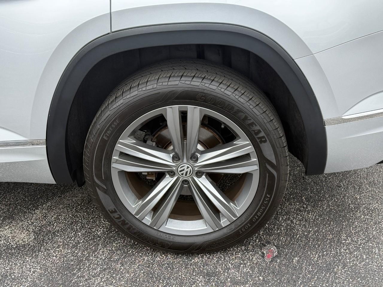 Volkswagen Atlas Vehicle Full-screen Gallery Image 06