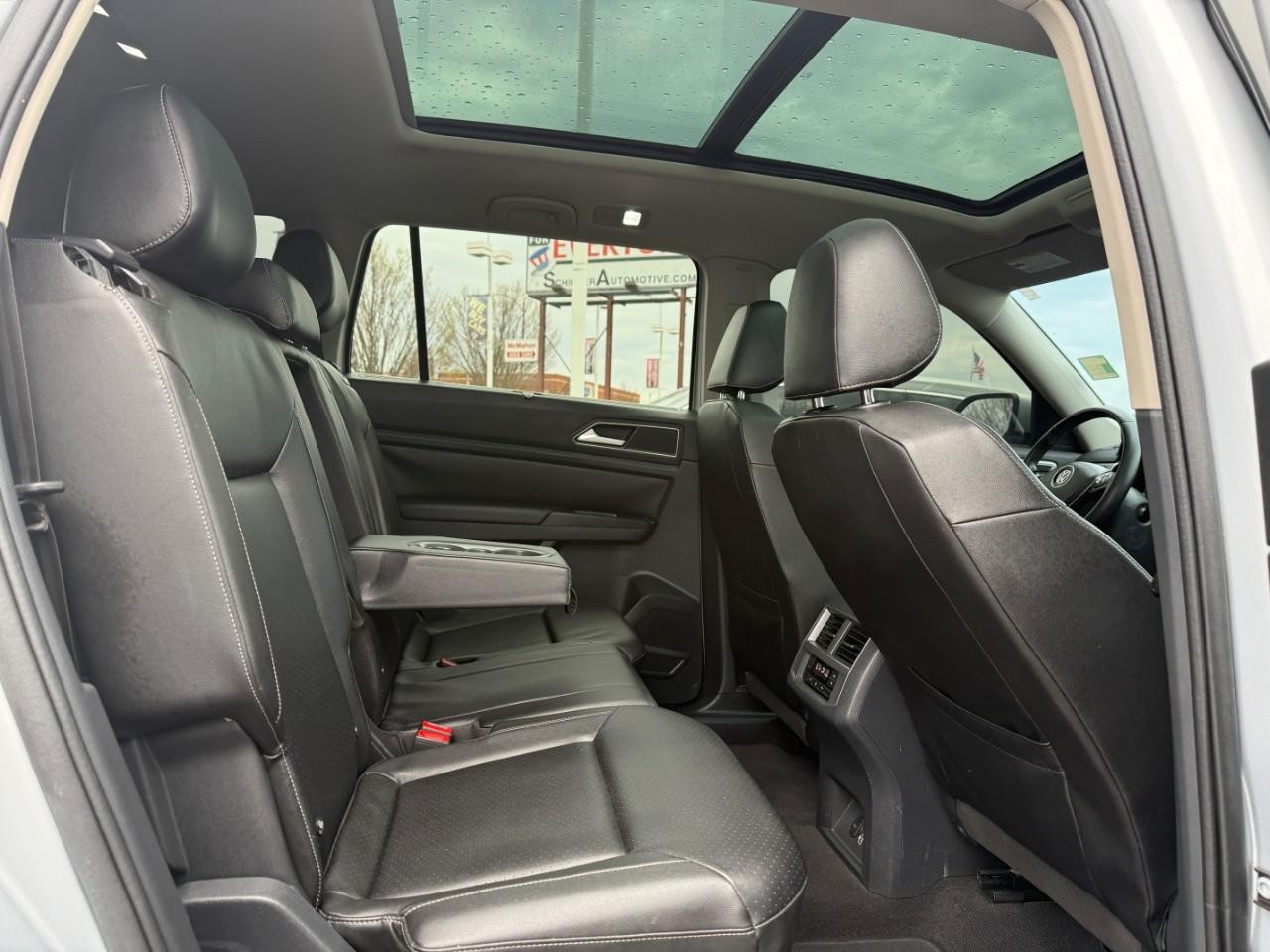 Volkswagen Atlas Vehicle Full-screen Gallery Image 10