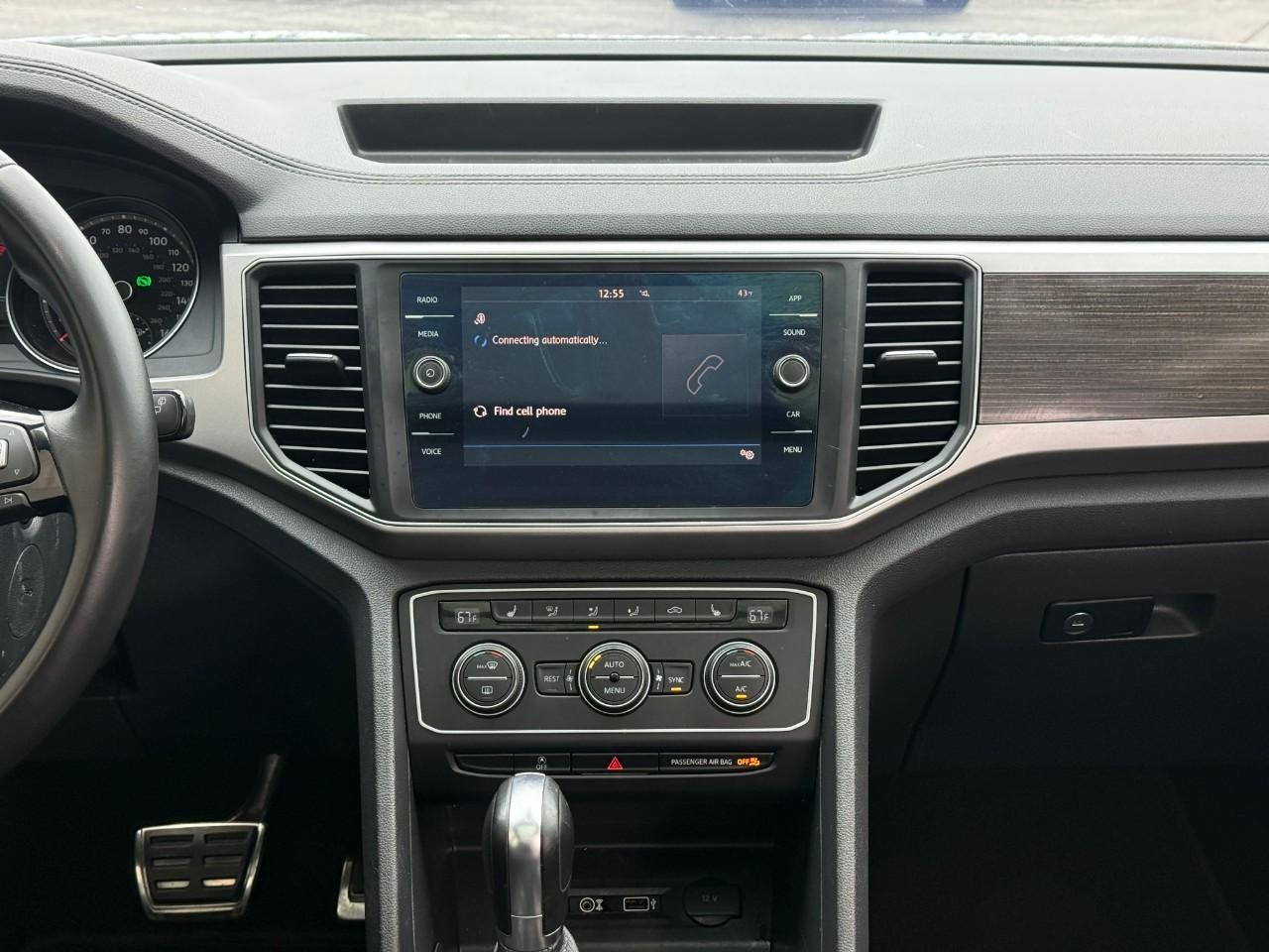 Volkswagen Atlas Vehicle Full-screen Gallery Image 13