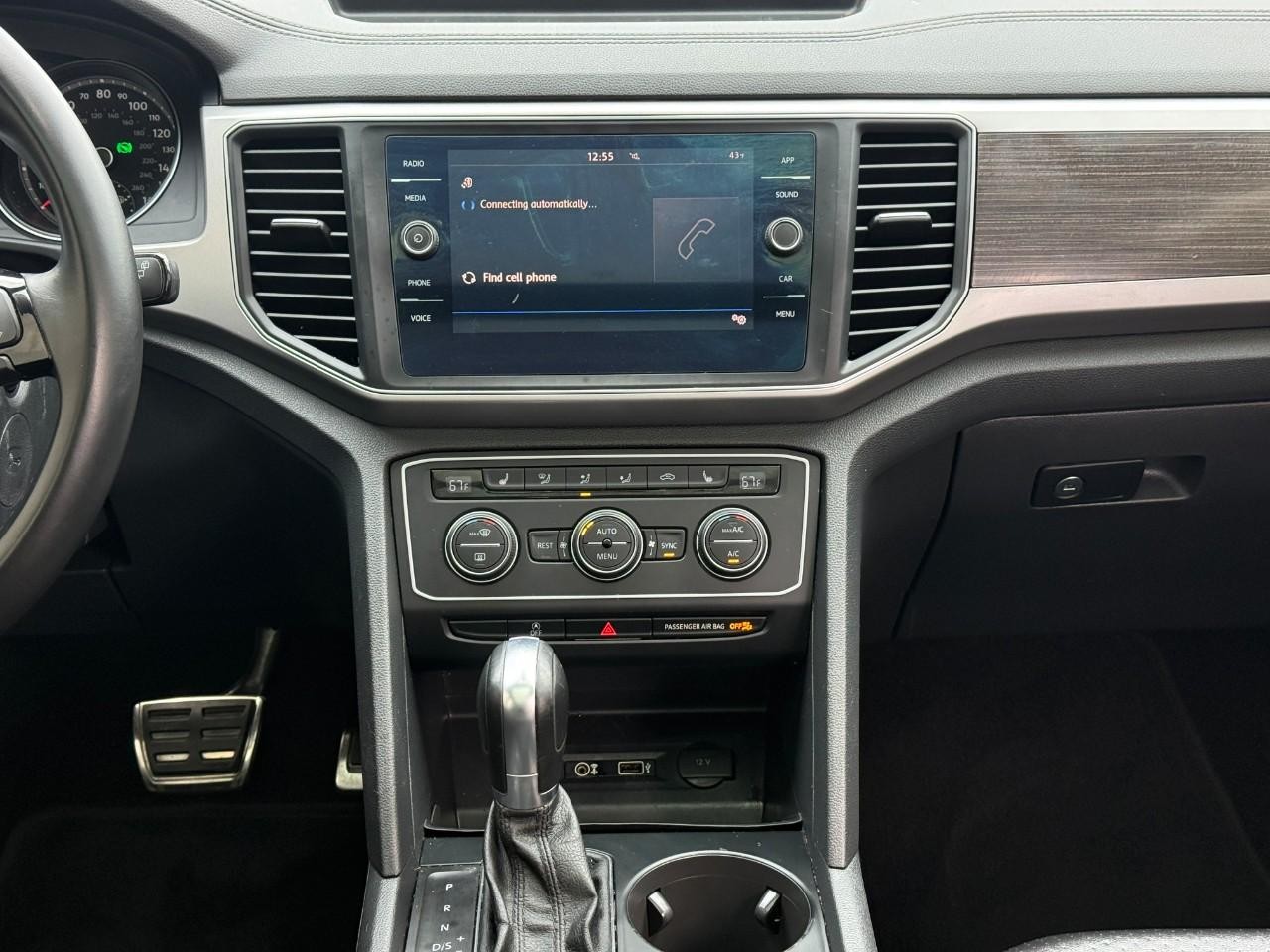 Volkswagen Atlas Vehicle Full-screen Gallery Image 14