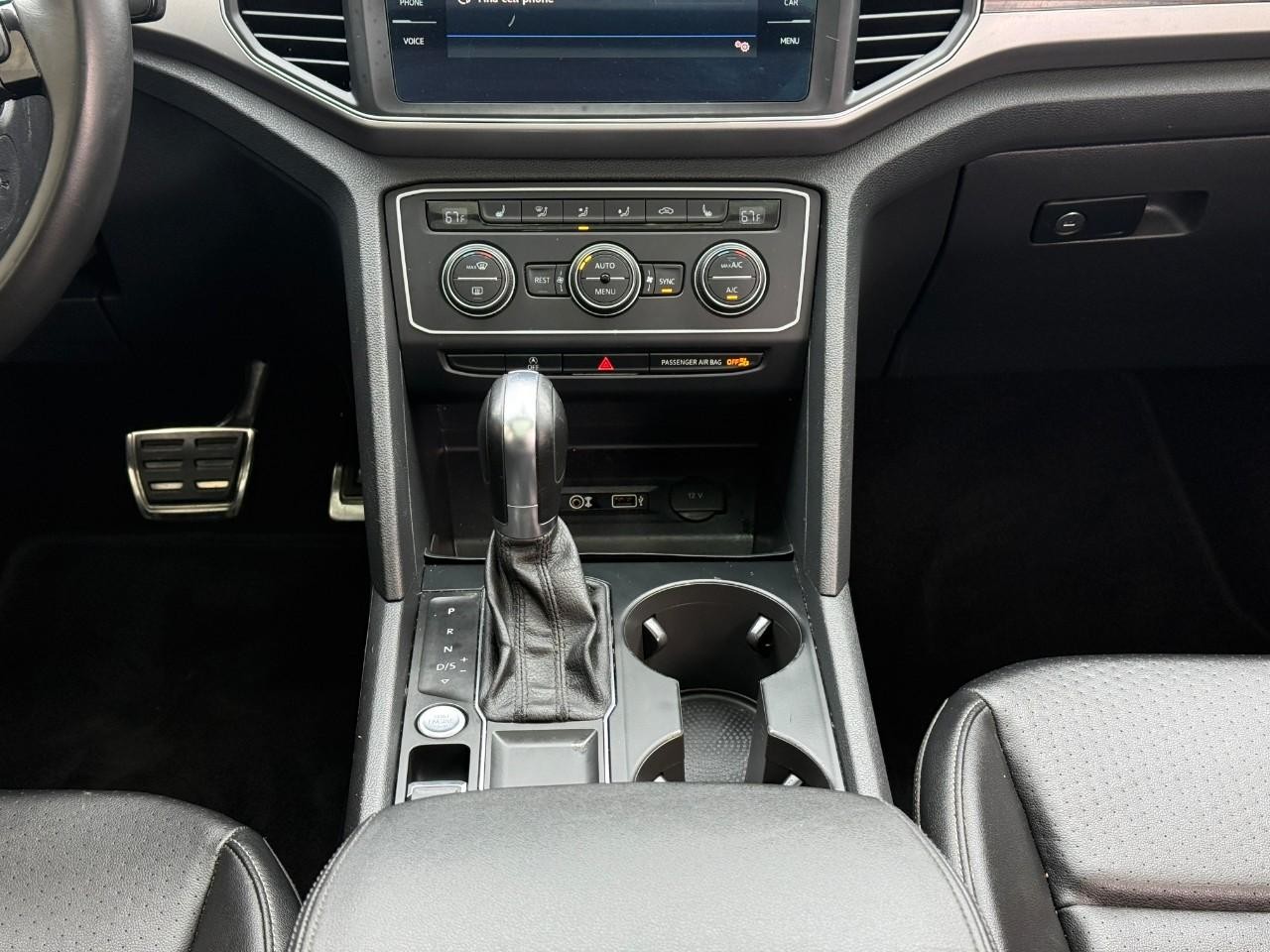 Volkswagen Atlas Vehicle Full-screen Gallery Image 15