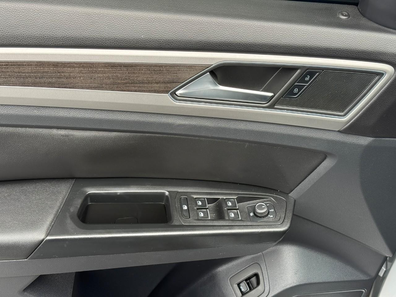 Volkswagen Atlas Vehicle Full-screen Gallery Image 16