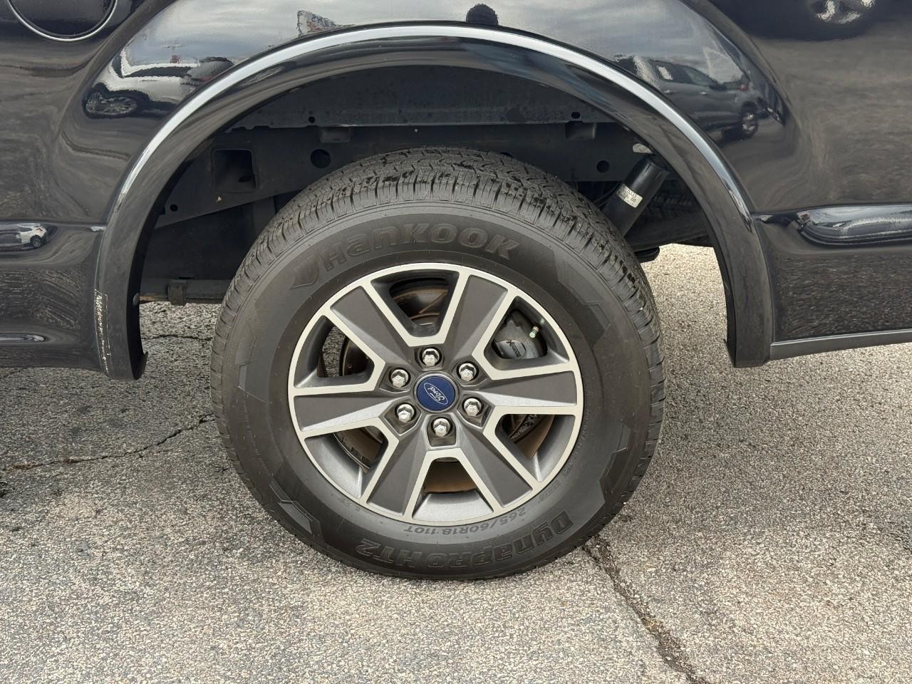 Ford F-150 Vehicle Full-screen Gallery Image 06