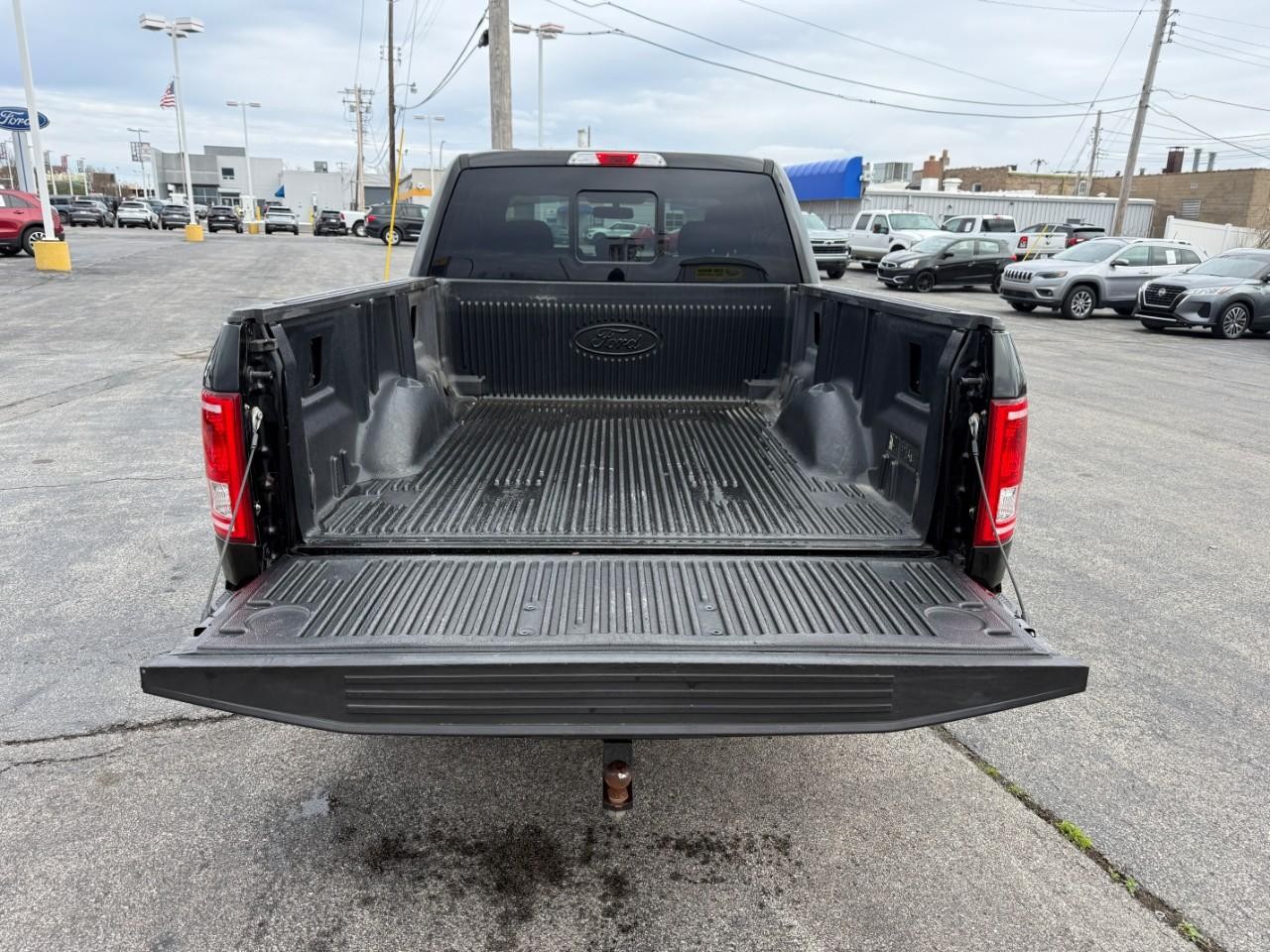 Ford F-150 Vehicle Full-screen Gallery Image 07