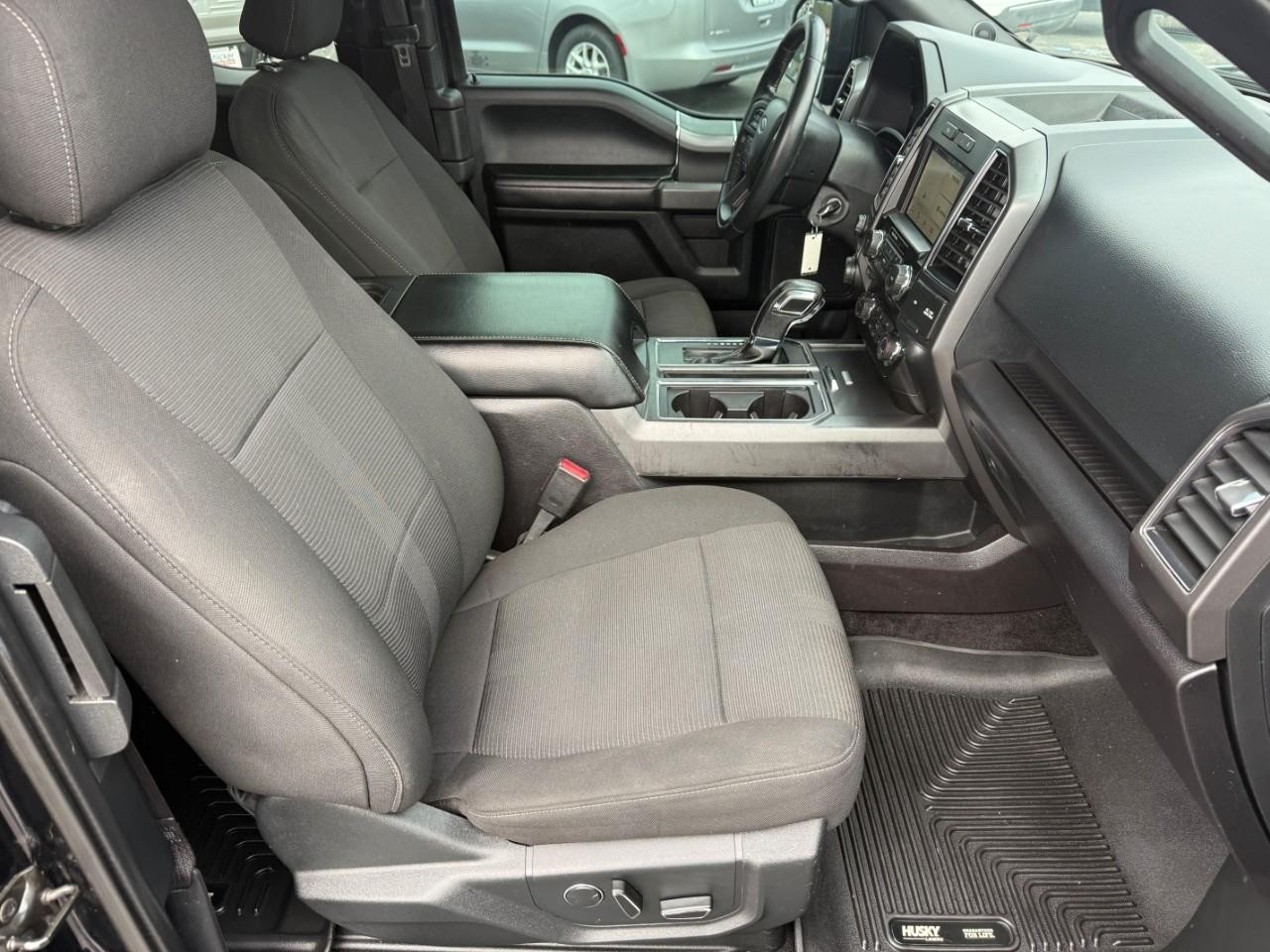 Ford F-150 Vehicle Full-screen Gallery Image 11