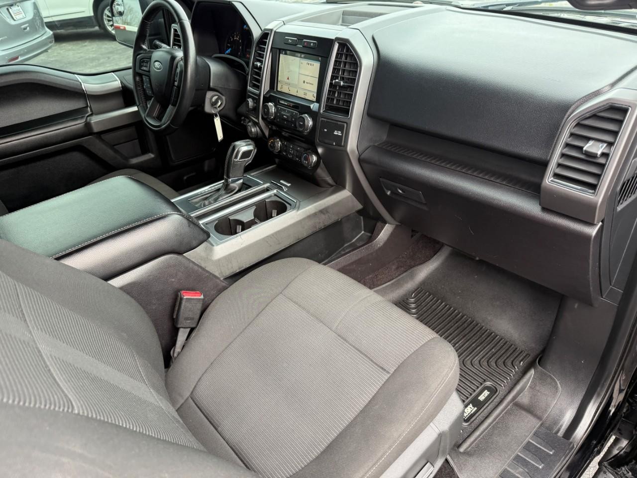 Ford F-150 Vehicle Full-screen Gallery Image 12