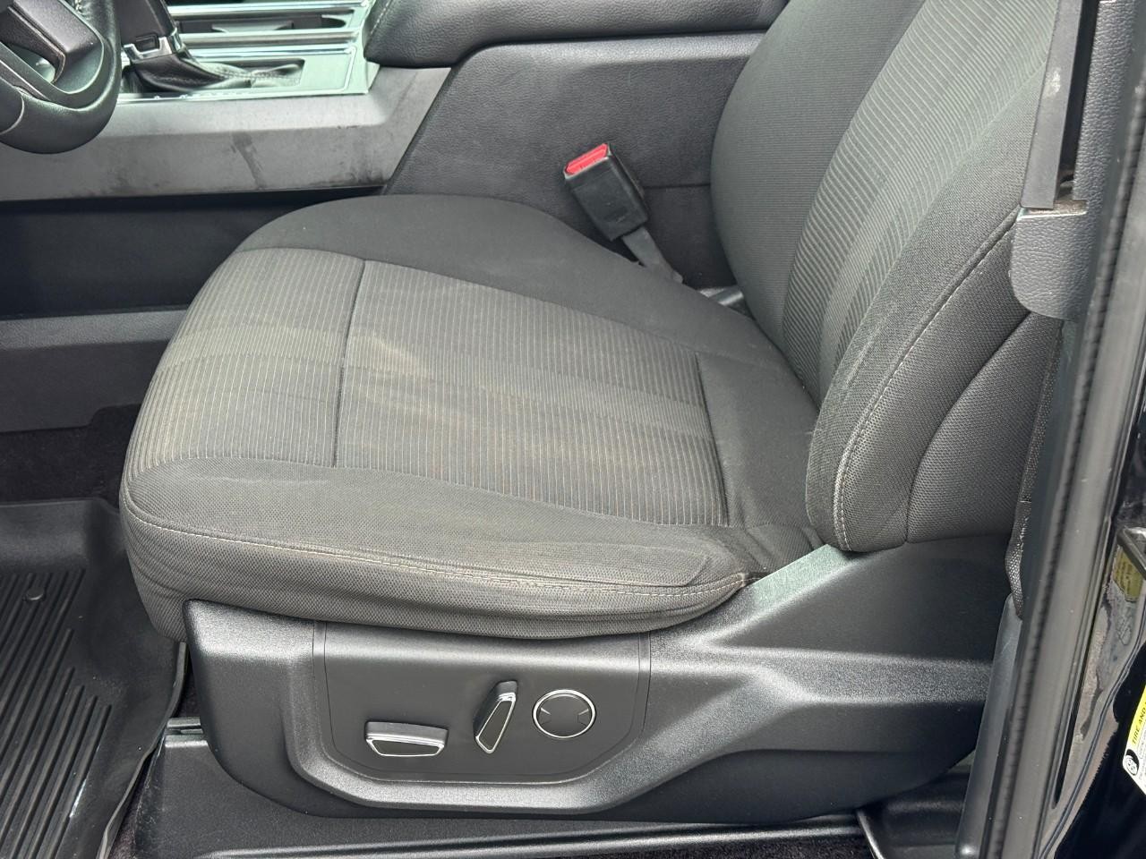 Ford F-150 Vehicle Full-screen Gallery Image 14