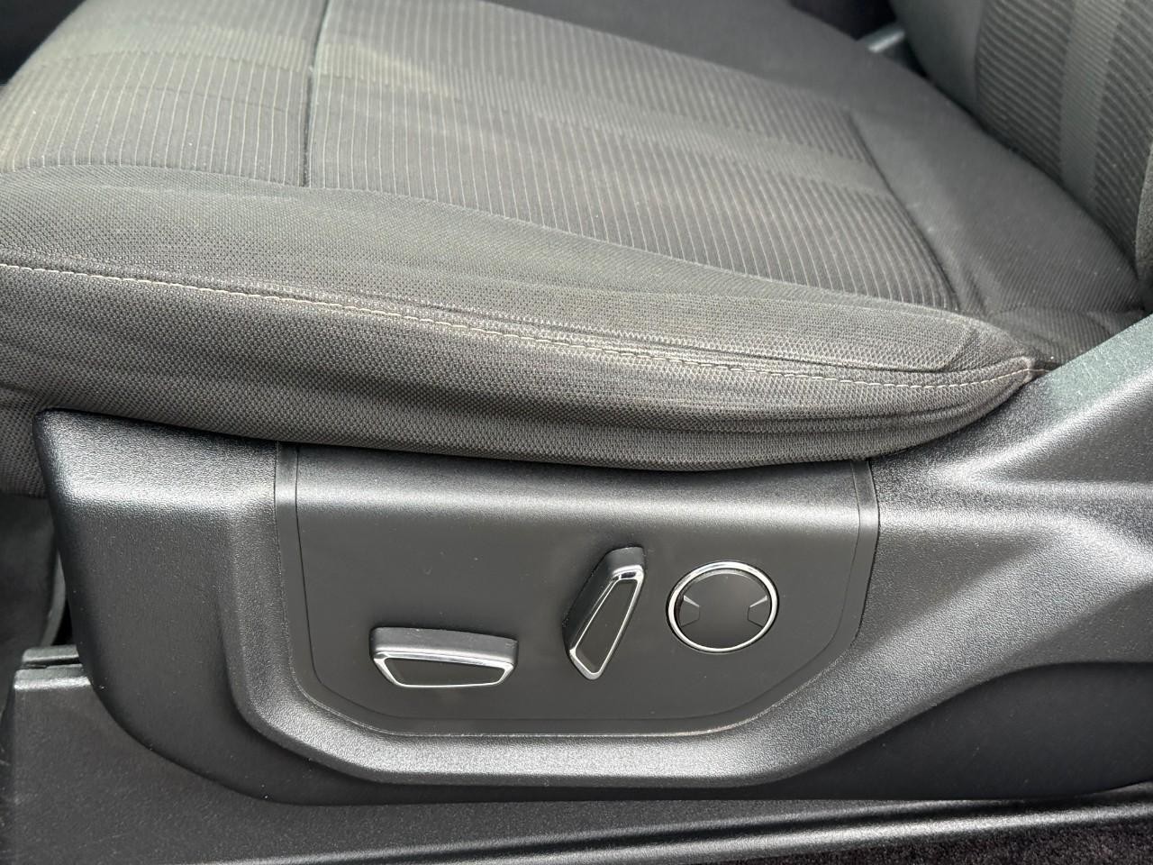 Ford F-150 Vehicle Full-screen Gallery Image 15