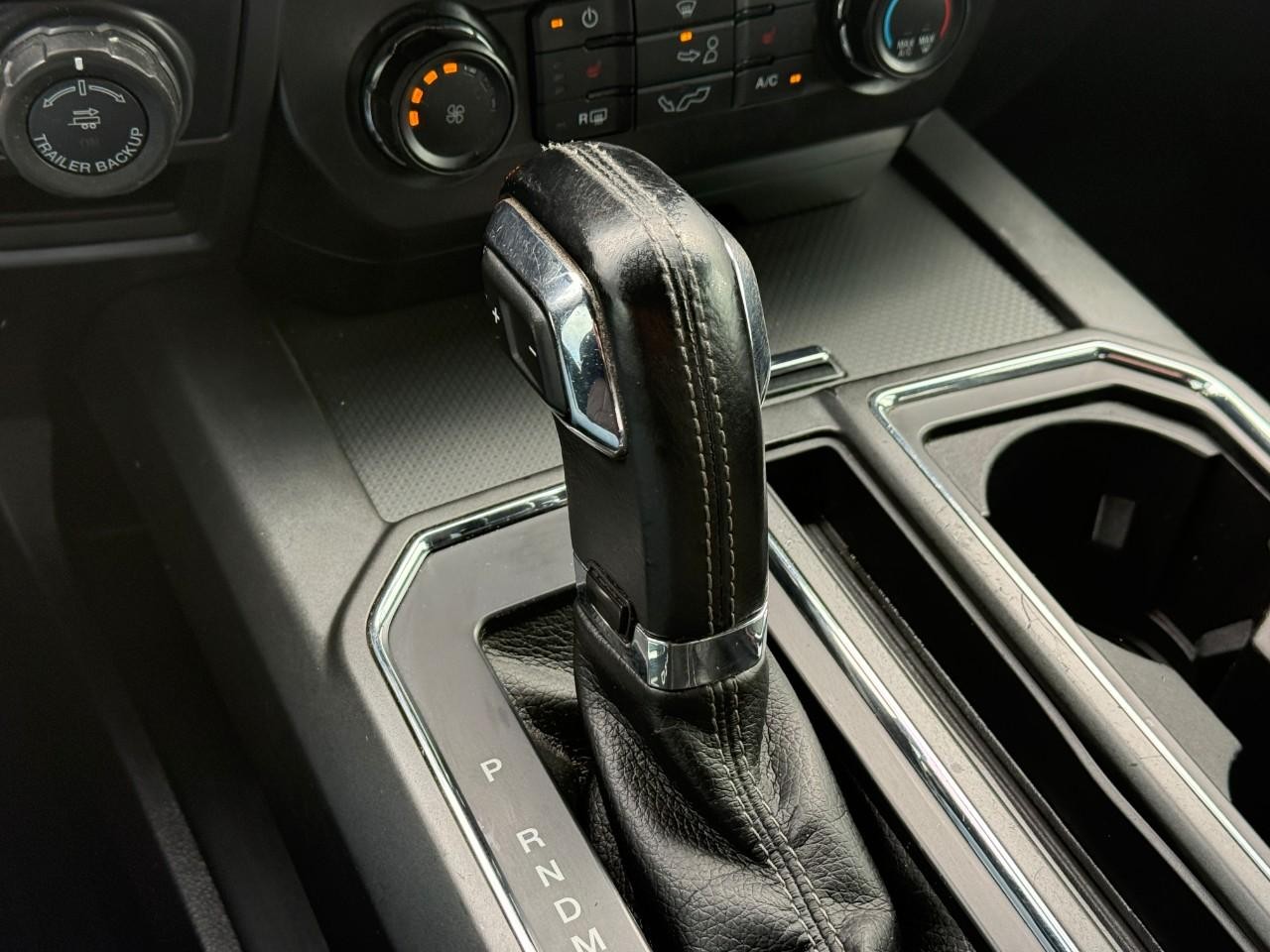 Ford F-150 Vehicle Full-screen Gallery Image 16